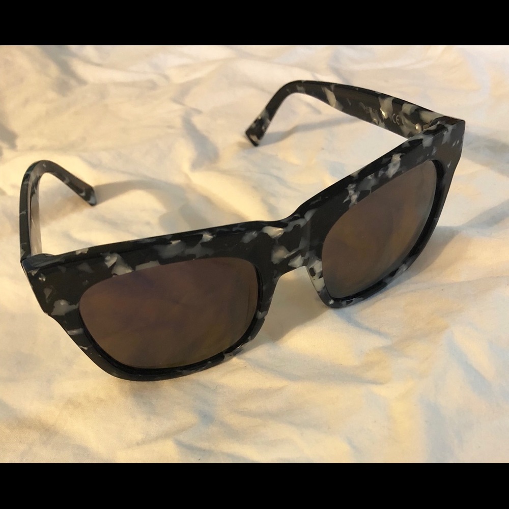 BRAND NEW KENDALL AND KYLIE SUNGALSSES